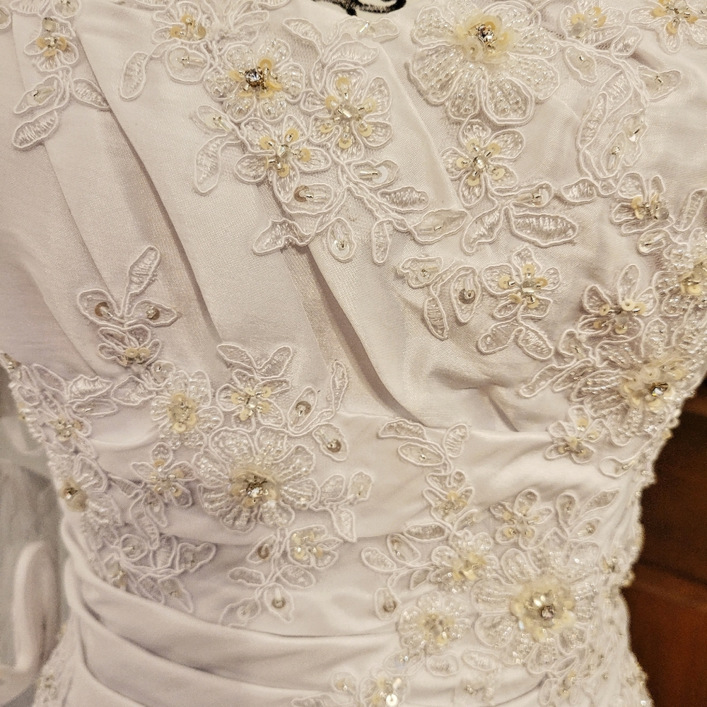 A&T 4414 White Bridal Gown Sz 8 - Picture 4 of 16